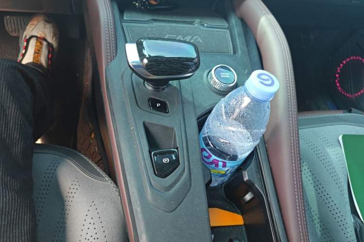 Used Geely Auto Monjaro L 2024 2.0TD High-Power Automatic Two-Wheel Drive Yunqi Version Gear Lever