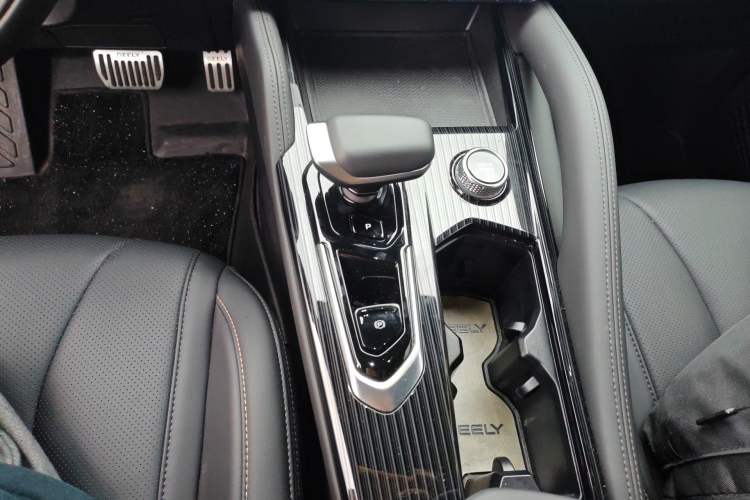 Used Geely Auto Monjaro L 2024 2.0TD DCT EVO Two-Wheel Drive Long-Range Version Gear Lever