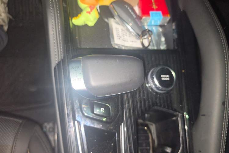 Used Geely Auto Monjaro L 2024 2.0TD DCT EVO Two-Wheel Drive Long-Range Version Gear Lever
