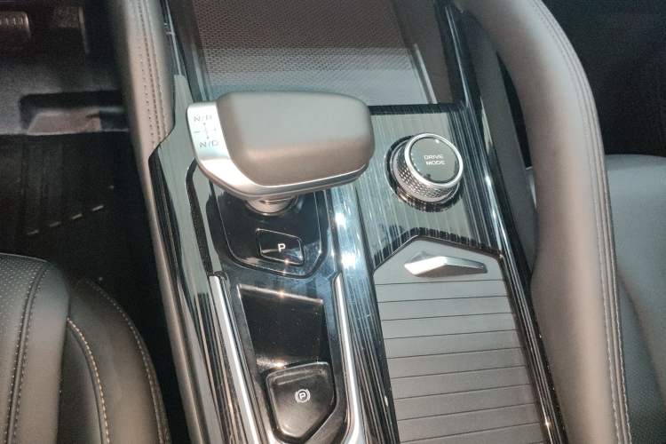 Used Geely Auto Monjaro L 2024 2.0TD DCT EVO Two-Wheel Drive Long-Range Version Gear Lever