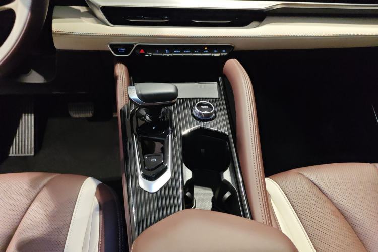 Used Geely Auto Monjaro L 2024 2.0TD High-Power Automatic Two-Wheel Drive Yunqi Version Interior 1