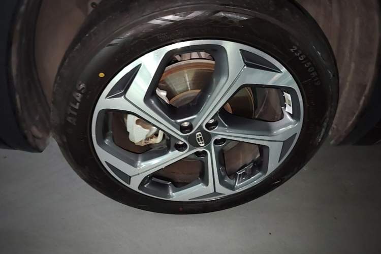 Used Geely Auto Monjaro L 2024 2.0TD DCT EVO Two-Wheel Drive Long-Range Version Left Front Wheel Hub