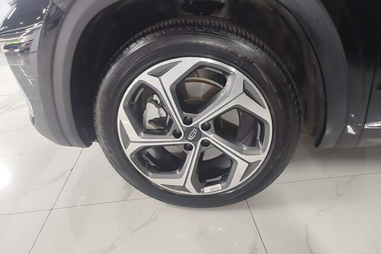 Used Geely Auto Monjaro L 2024 2.0TD High-Power Automatic Two-Wheel Drive Yunqi Version Left Front Wheel Hub
