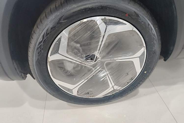 Used Geely Auto Monjaro L 2024 2.0TD DCT EVO Two-Wheel Drive Long-Range Version Left Front Wheel Hub