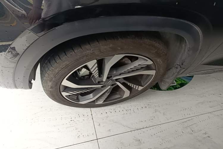 Used Geely Auto Monjaro L 2024 2.0TD High-Power Automatic Two-Wheel Drive Skyline Edition Left Front Wheel Hub