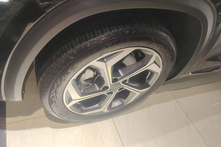 Used Geely Auto Monjaro L 2024 2.0TD DCT EVO Two-Wheel Drive Long-Range Version Left Front Wheel Hub