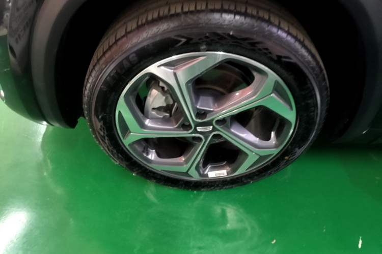 Used Geely Auto Monjaro L 2024 2.0TD DCT EVO Two-Wheel Drive Long-Range Version Left Front Wheel Hub