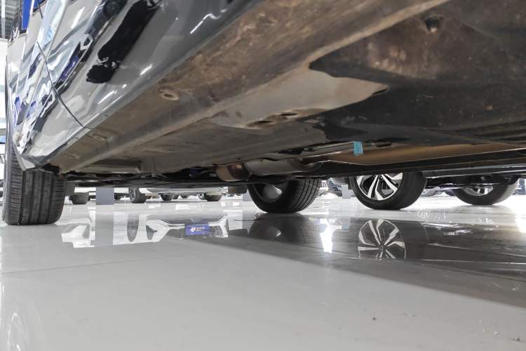 Used Geely Auto Monjaro L 2024 2.0TD DCT EVO Two-Wheel Drive Long-Range Version Left Side Sill