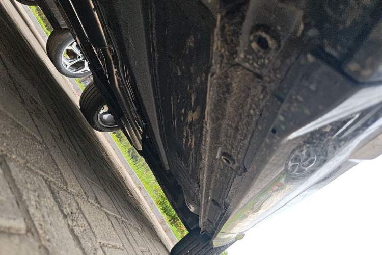 Used Geely Auto Monjaro L 2024 2.0TD DCT EVO Two-Wheel Drive Long-Range Version Left Side Sill