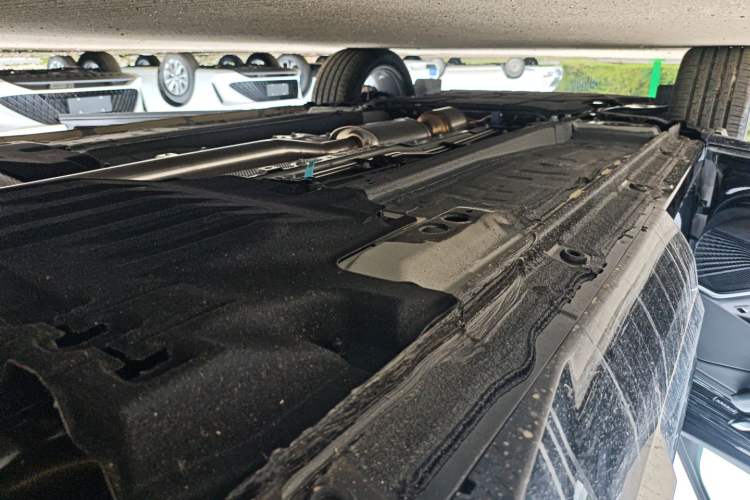 Used Geely Auto Monjaro L 2024 2.0TD DCT EVO Two-Wheel Drive Long-Range Version Left Side Sill