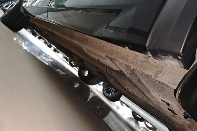 Used Geely Auto Monjaro L 2024 2.0TD DCT EVO Two-Wheel Drive Long-Range Version Left Side Sill