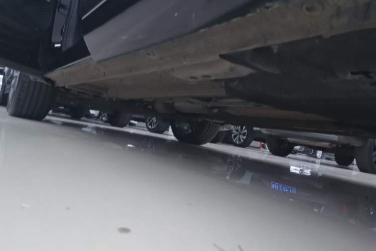 Used Geely Auto Monjaro L 2024 2.0TD High-Power Automatic Two-Wheel Drive Skyline Edition Left Side Sill