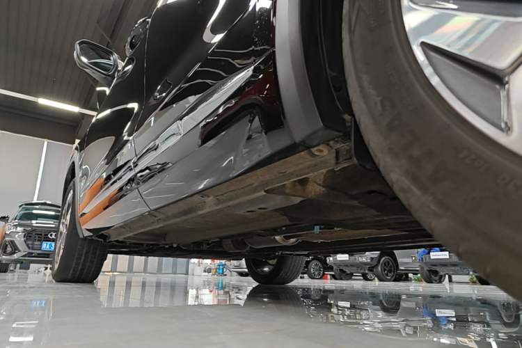 Used Geely Auto Monjaro L 2024 2.0TD DCT EVO Two-Wheel Drive Long-Range Version Left Side Sill