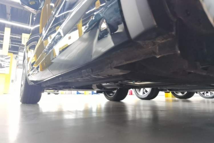 Used Geely Auto Monjaro L 2024 2.0TD DCT EVO Two-Wheel Drive Long-Range Version Left Side Sill