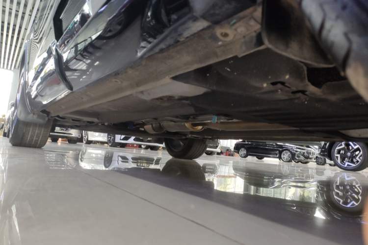 Used Geely Auto Monjaro L 2024 2.0TD DCT EVO Two-Wheel Drive Long-Range Version Left Side Sill