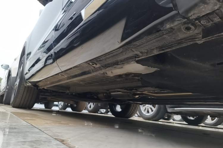 Used Geely Auto Monjaro L 2024 2.0TD High-Power Automatic Two-Wheel Drive Yunqi Version Left Side Sill