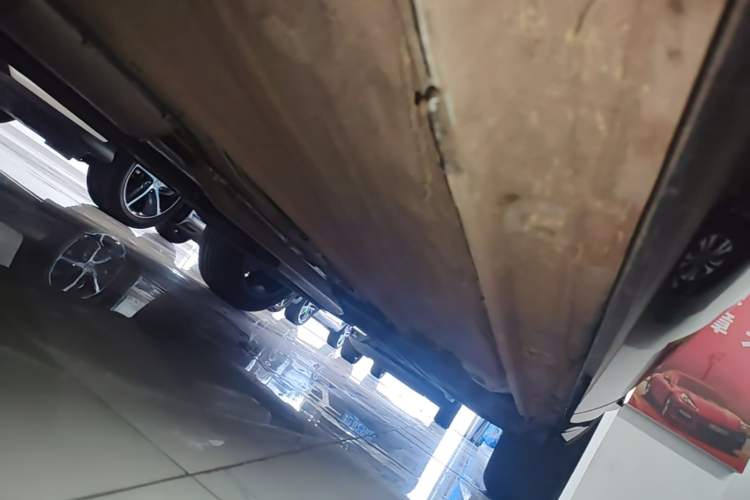 Used Geely Auto Monjaro L 2024 2.0TD High-Power Automatic Two-Wheel Drive Yunqi Version Left Side Sill