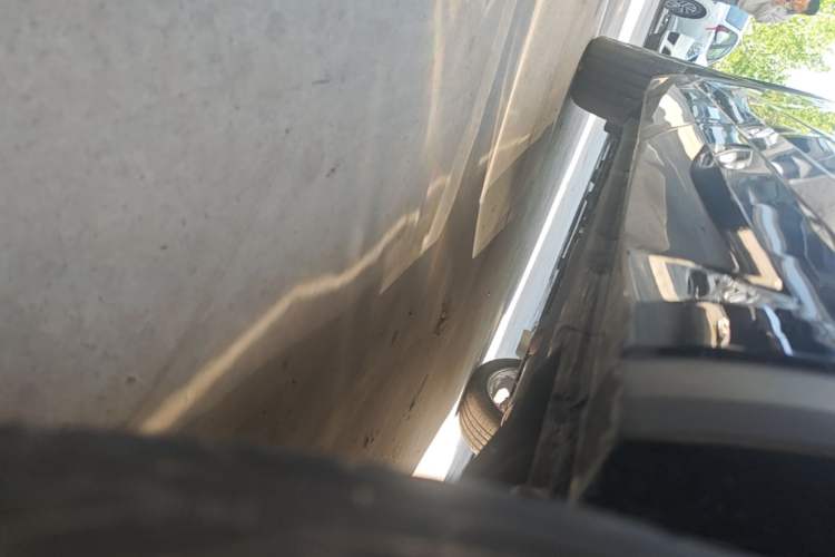 Used Geely Auto Monjaro L 2024 2.0TD DCT EVO Two-Wheel Drive Long-Range Version Left Side Sill