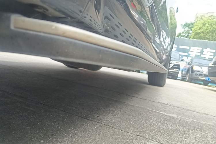 Used Geely Auto Monjaro L 2024 2.0TD High-Power Automatic Two-Wheel Drive Yunqi Version Left Side Sill