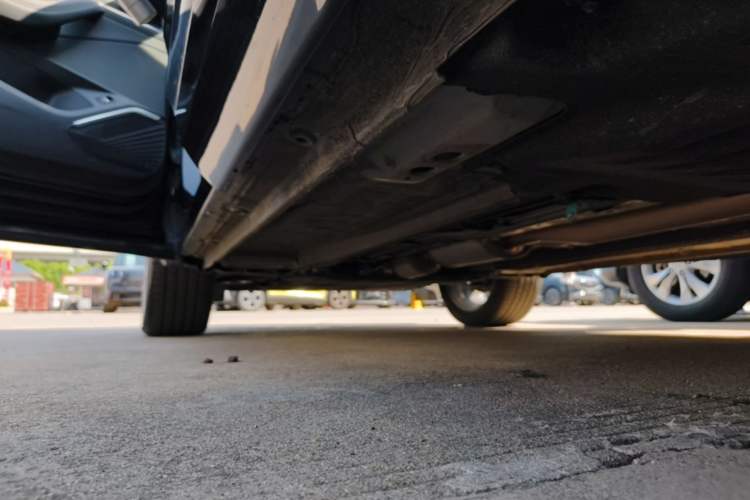 Used Geely Auto Monjaro L 2024 2.0TD DCT EVO Two-Wheel Drive Long-Range Version Left Side Sill