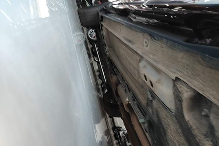 Used Geely Auto Monjaro L 2024 2.0TD DCT EVO Two-Wheel Drive Long-Range Version Left Side Sill