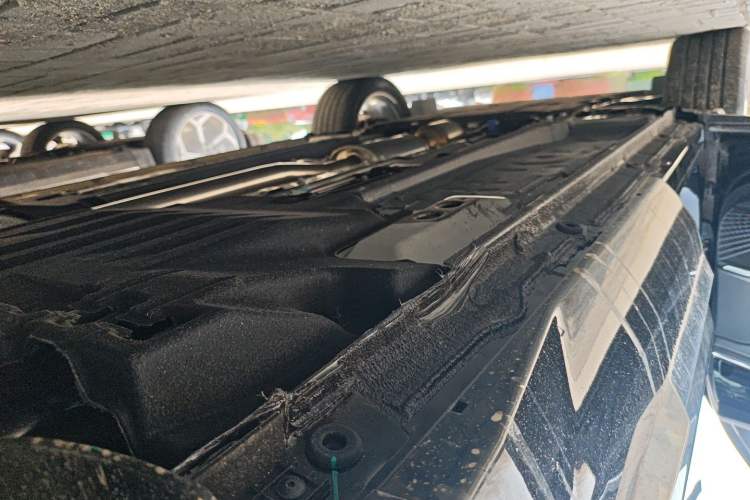 Used Geely Auto Monjaro L 2024 2.0TD DCT EVO Two-Wheel Drive Long-Range Version Left Side Sill