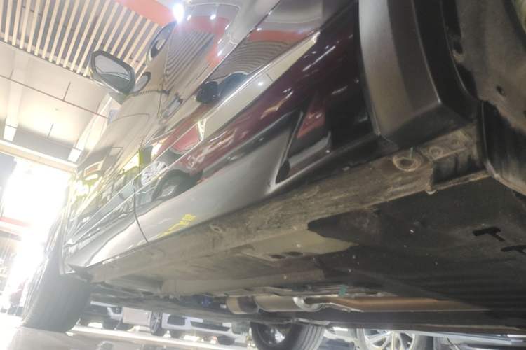 Used Geely Auto Monjaro L 2024 2.0TD DCT EVO Two-Wheel Drive Long-Range Version Left Side Sill