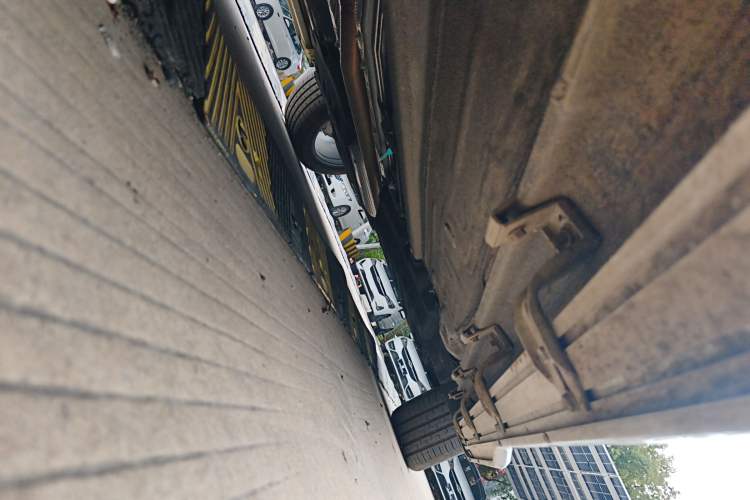 Used Geely Auto Monjaro L 2024 2.0TD DCT EVO Two-Wheel Drive Long-Range Version Left Side Sill