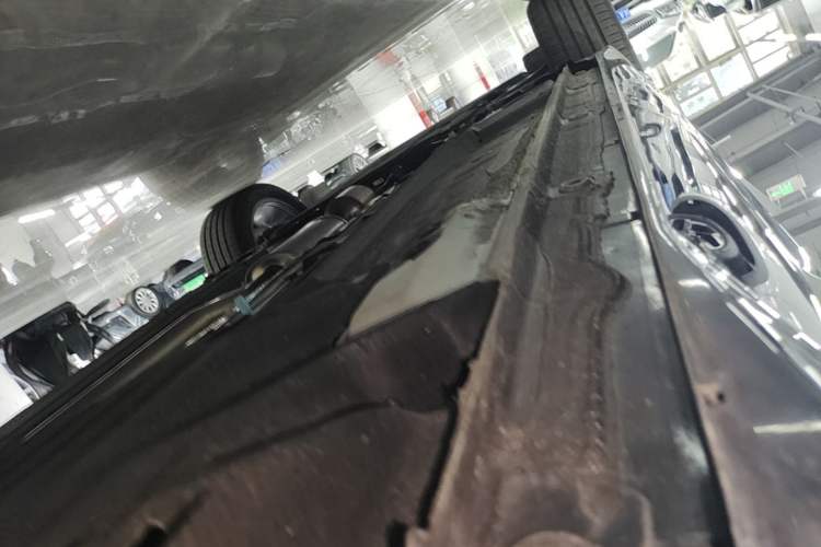 Used Geely Auto Monjaro L 2024 2.0TD DCT EVO Two-Wheel Drive Long-Range Version Left Side Sill