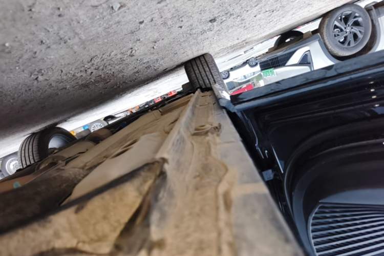 Used Geely Auto Monjaro L 2024 2.0TD DCT EVO Two-Wheel Drive Long-Range Version Left Side Sill