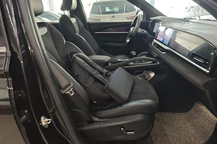 Used Geely Auto Monjaro L 2024 2.0TD High-Power Automatic Two-Wheel Drive Yunqi Version Right Front Seat