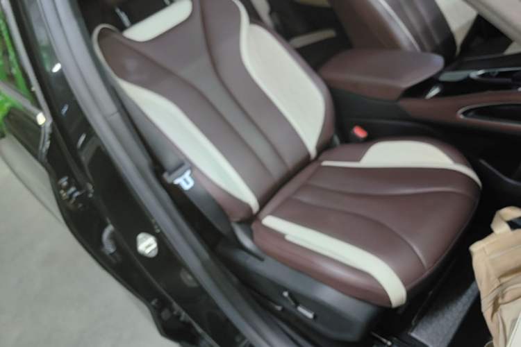 Used Geely Auto Monjaro L 2024 2.0TD High-Power Automatic Two-Wheel Drive Yunqi Version Right Front Seat