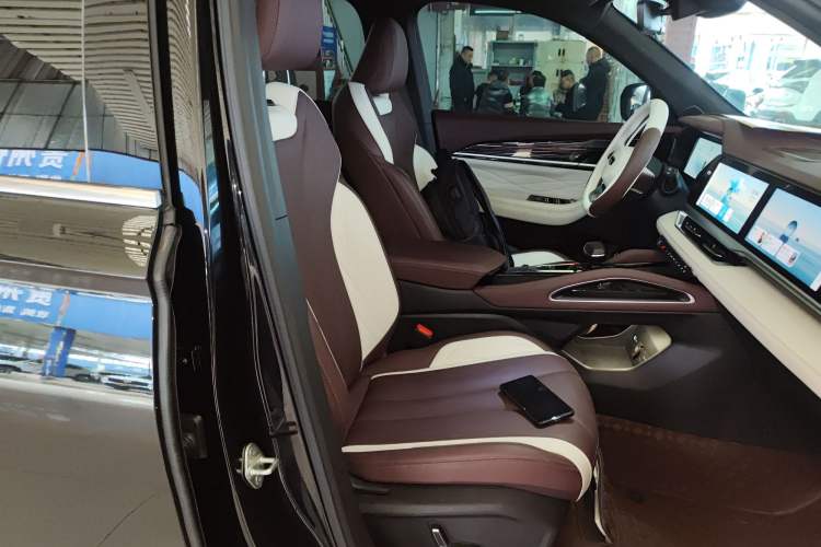 Used Geely Auto Monjaro L 2024 2.0TD High-Power Automatic Two-Wheel Drive Yunqi Version Right Front Seat