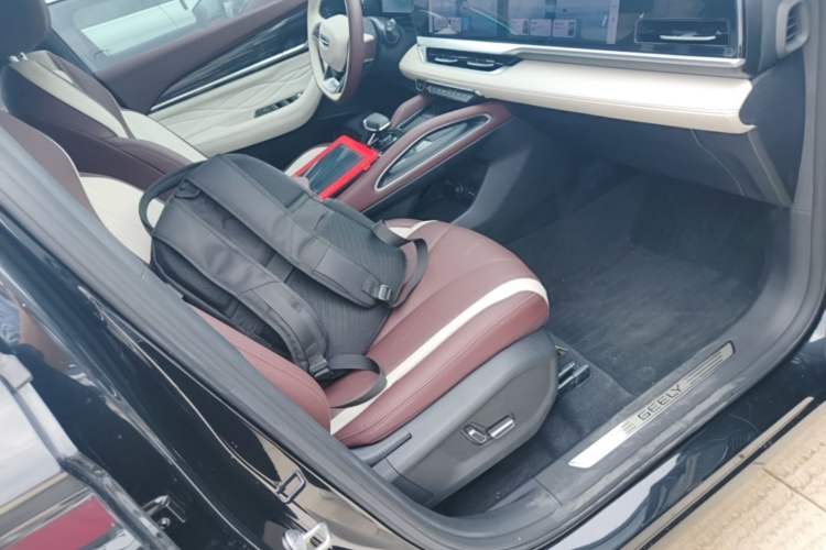 Used Geely Auto Monjaro L 2024 2.0TD High-Power Automatic Two-Wheel Drive Yunqi Version Right Front Seat