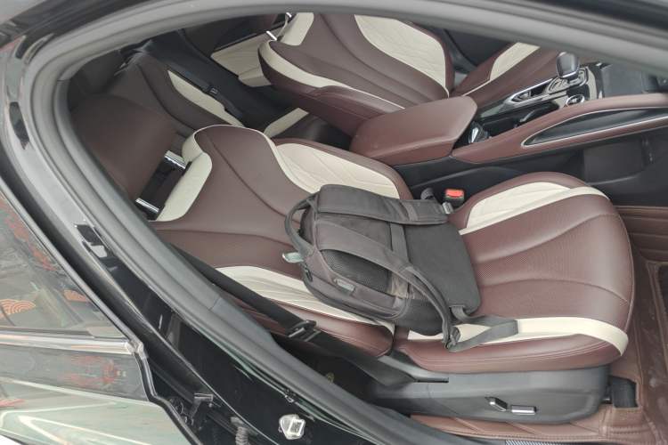 Used Geely Auto Monjaro L 2024 2.0TD High-Power Automatic Two-Wheel Drive Yunqi Version Right Front Seat