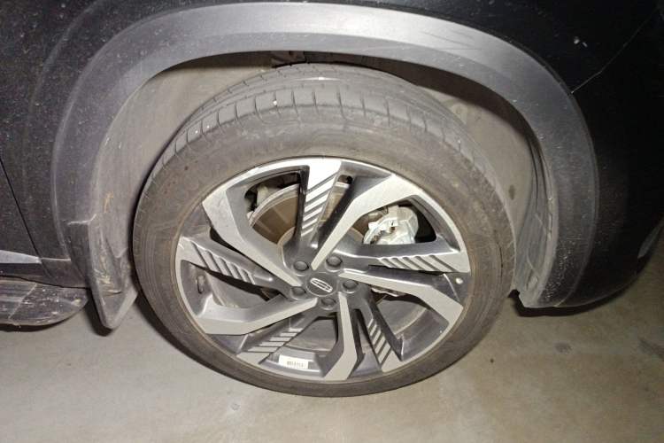Used Geely Auto Monjaro L 2024 2.0TD High-Power Automatic Two-Wheel Drive Skyline Edition Right Front Wheel Hub