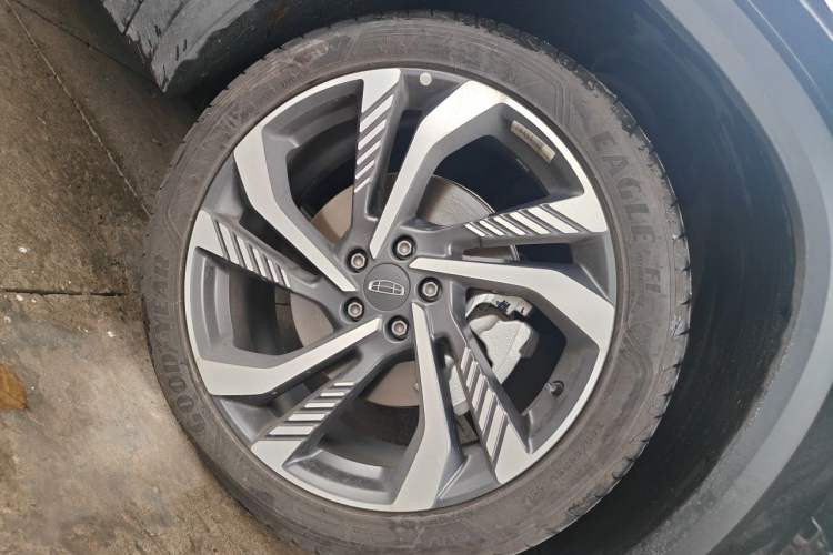 Used Geely Auto Monjaro L 2024 2.0TD High-Power Automatic Two-Wheel Drive Skyline Edition Right Front Wheel Hub