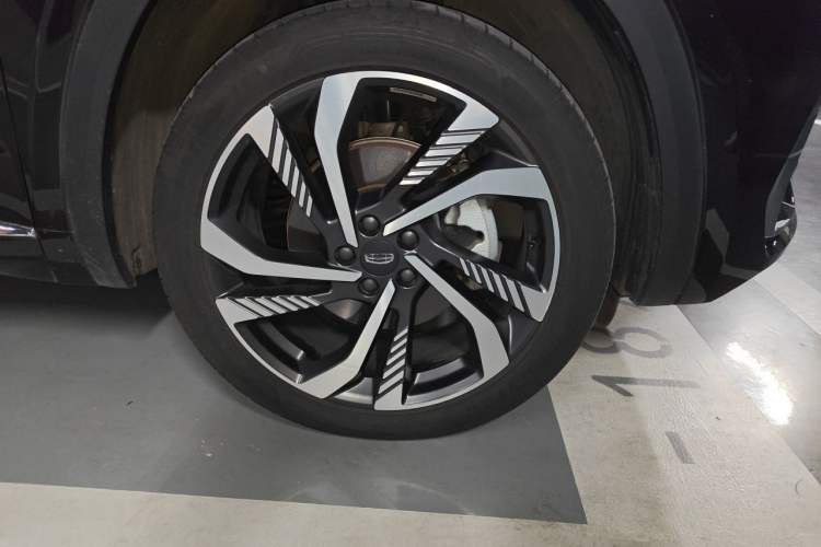 Used Geely Auto Monjaro L 2024 2.0TD High-Power Automatic Two-Wheel Drive Skyline Edition Right Front Wheel Hub