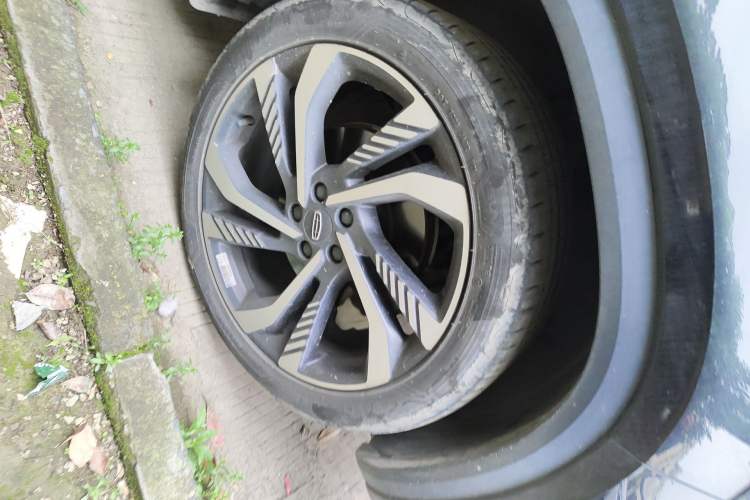 Used Geely Auto Monjaro L 2024 2.0TD High-Power Automatic Two-Wheel Drive Skyline Edition Right Front Wheel Hub