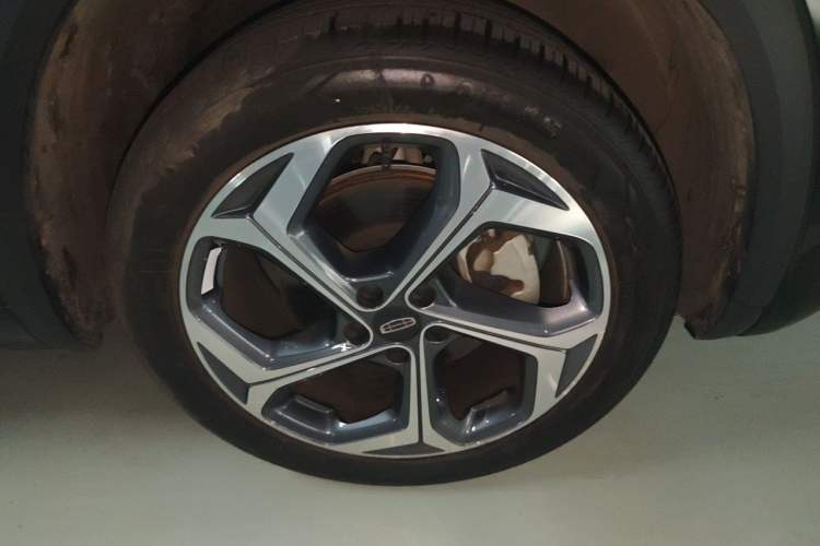 Used Geely Auto Monjaro L 2024 2.0TD DCT EVO Two-Wheel Drive Long-Range Version Right Front Wheel Hub
