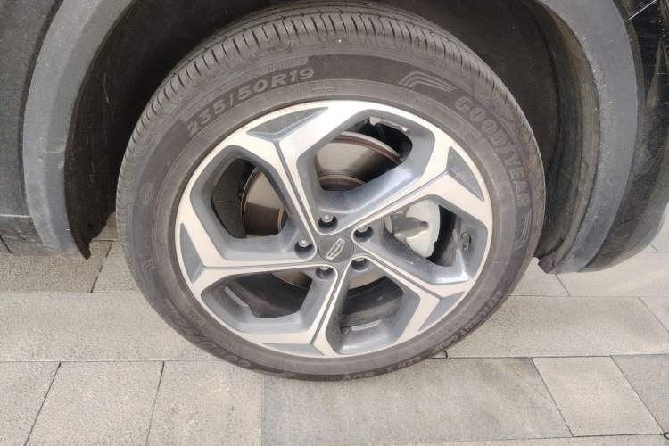 Used Geely Auto Monjaro L 2024 2.0TD High-Power Automatic Two-Wheel Drive Yunqi Version Right Front Wheel Hub