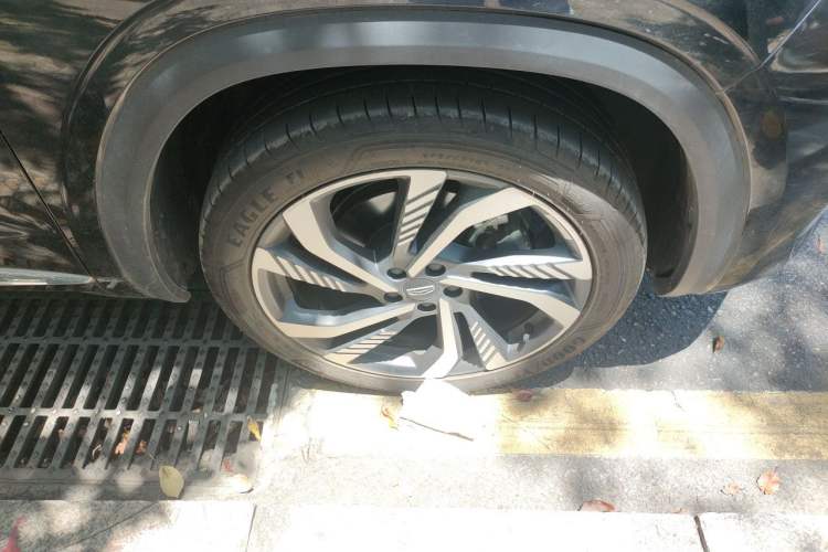 Used Geely Auto Monjaro L 2024 2.0TD High-Power Automatic Two-Wheel Drive Skyline Edition Right Front Wheel Hub