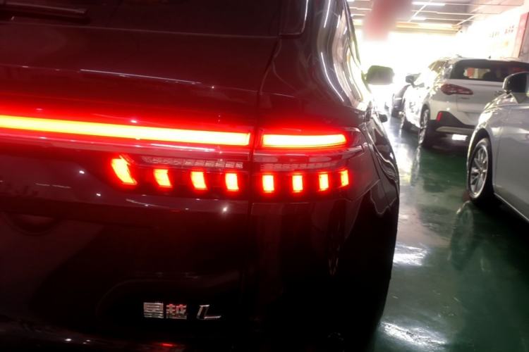 Used Geely Auto Monjaro L 2024 2.0TD DCT EVO Two-Wheel Drive Long-Range Version Right Rear Taillight