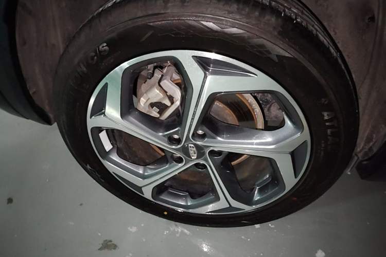 Used Geely Auto Monjaro L 2024 2.0TD DCT EVO Two-Wheel Drive Long-Range Version Right Rear Wheel Hub