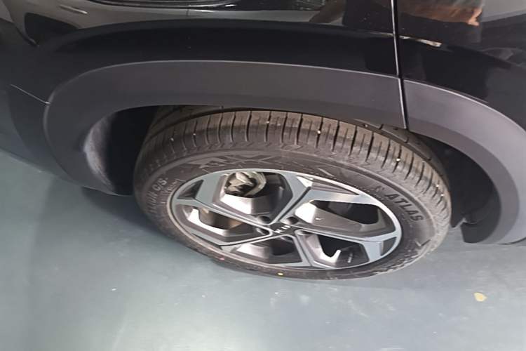 Used Geely Auto Monjaro L 2024 2.0TD DCT EVO Two-Wheel Drive Long-Range Version Right Rear Wheel Hub