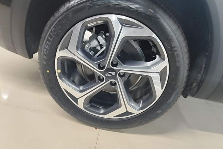 Used Geely Auto Monjaro L 2024 2.0TD DCT EVO Two-Wheel Drive Long-Range Version Right Rear Wheel Hub