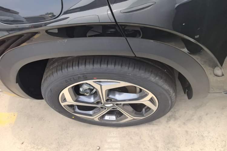 Used Geely Auto Monjaro L 2024 2.0TD DCT EVO Two-Wheel Drive Long-Range Version Right Rear Wheel Hub
