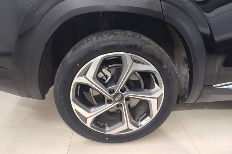 Used Geely Auto Monjaro L 2024 2.0TD DCT EVO Two-Wheel Drive Long-Range Version Right Rear Wheel Hub