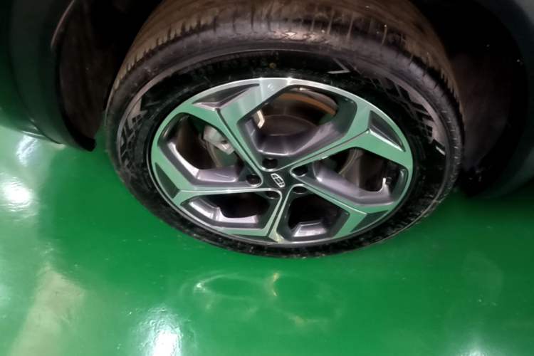 Used Geely Auto Monjaro L 2024 2.0TD DCT EVO Two-Wheel Drive Long-Range Version Right Rear Wheel Hub