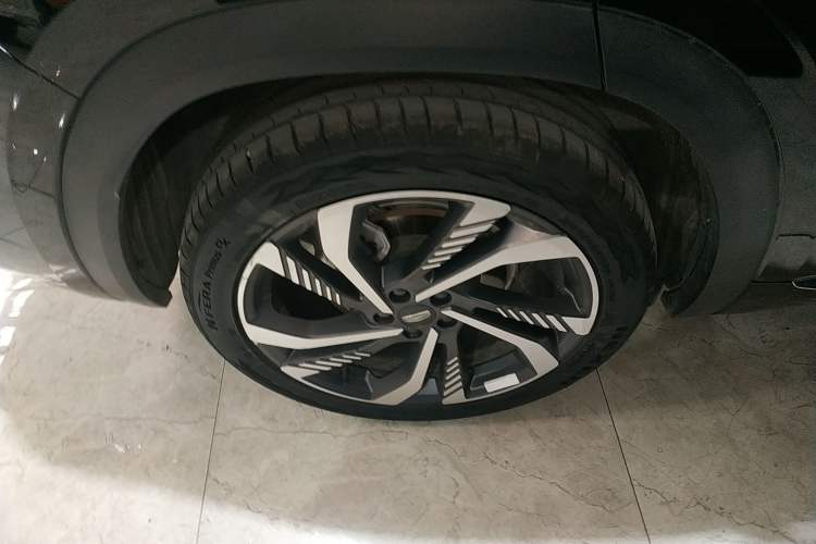 Used Geely Auto Monjaro L 2024 2.0TD High-Power Automatic Two-Wheel Drive Skyline Edition Right Rear Wheel Hub